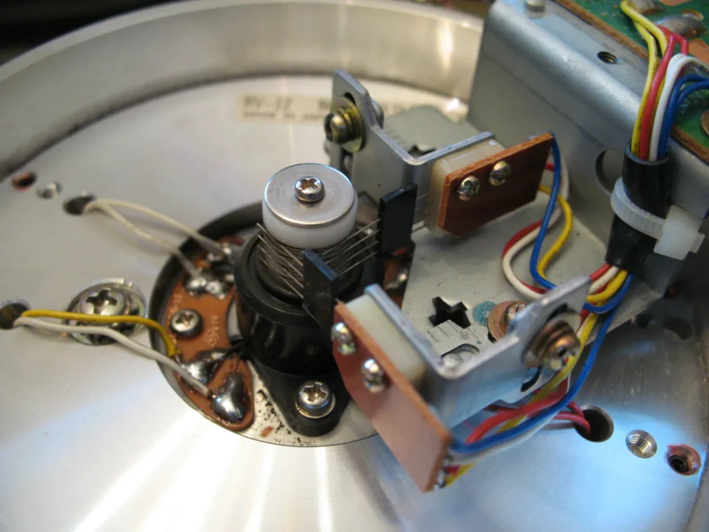 Yüksek Akım Slip Ring Çözümleri: Kesintisiz Güç ve Veri İletiminin Anahtarı - Uğur Karbon